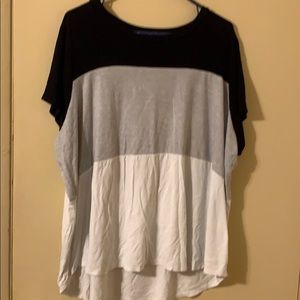 Maurices Size 3 Tee-shirt